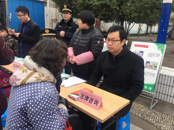 美好生活 德法相伴——丽华一村法律咨询活动温暖民心